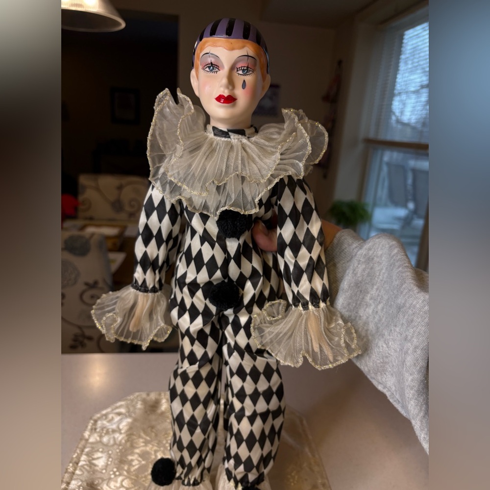 Collectible Porcelain Pierrot Or Jester Clown Doll, Hand Painted Face - Picture 3 of 11